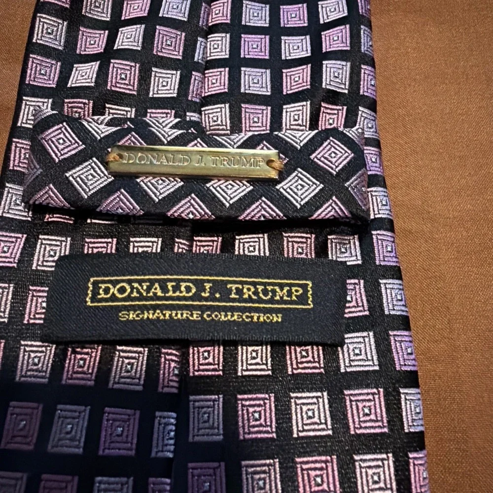 Donald J Trump Signature Collection Tie Mens One Size Pink Geometric 100% Silk!